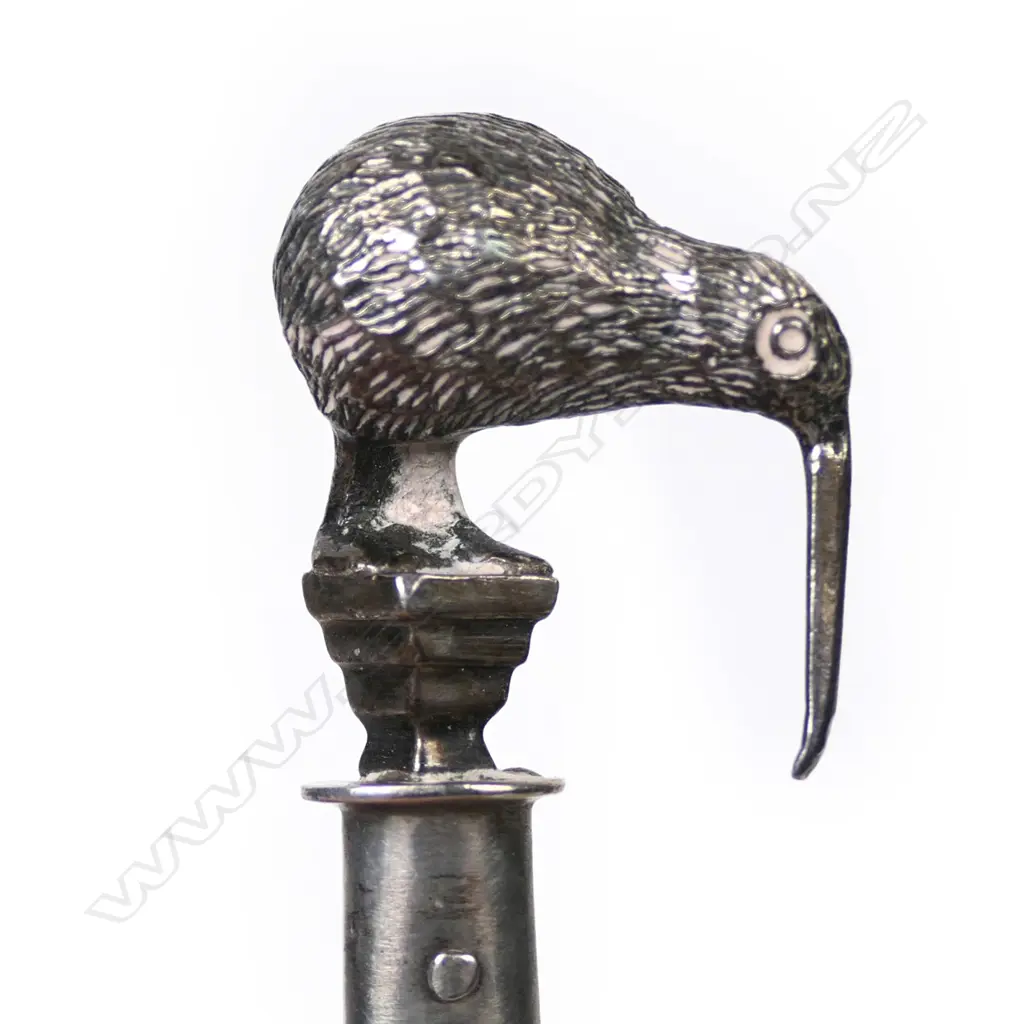 Frank Hyams (Dunedin) silver and pounamu kiwi teaspoon, Image 1++